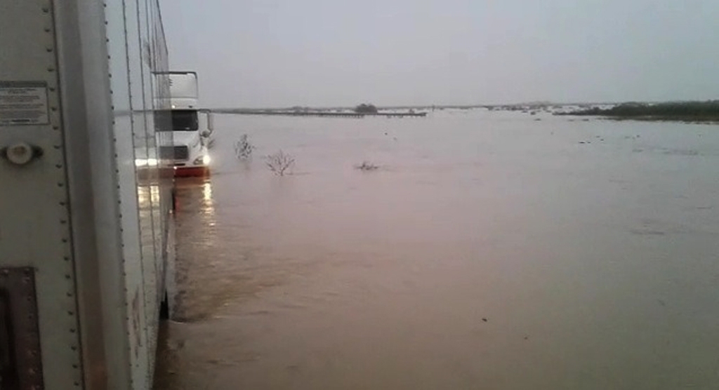 Por Inundaciones Cierran Autopista Monterrey Nuevo Laredo