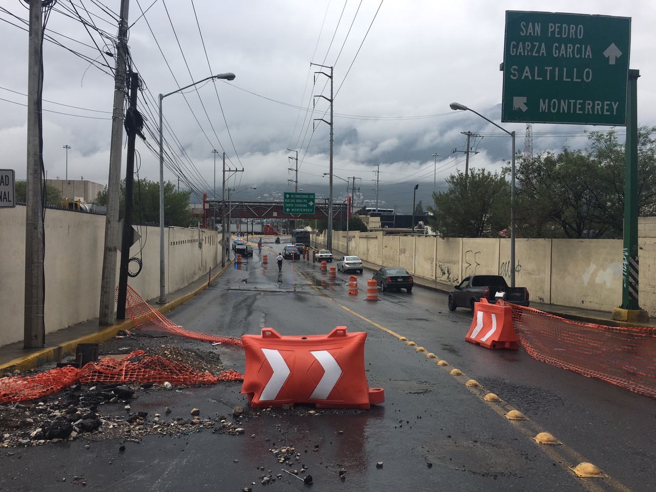 Cierran avenidas por desgajamiento de carriles en San Pedro
