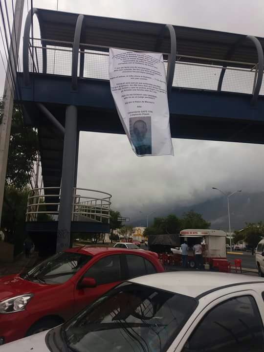 Cuelgan narcomanta en Santa Catarina
