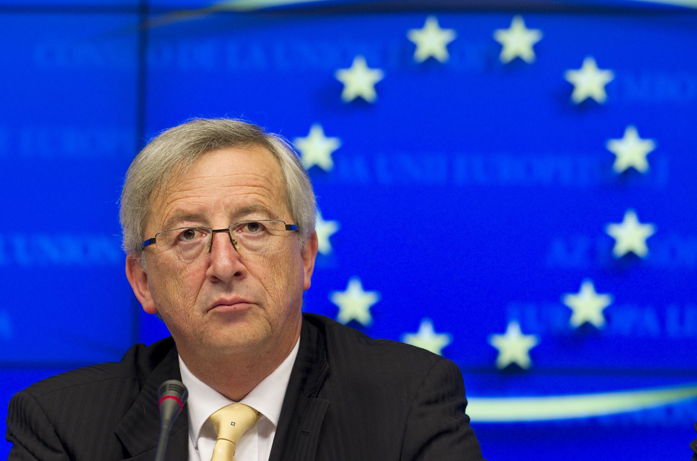 Dialogan Juncker y Merkel sobre situación política de Cataluña