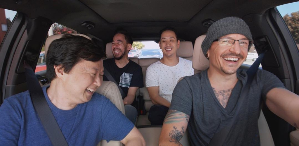 Así cantaba Chester Bennington líder de Linkin Park en el Carpool Karaoke