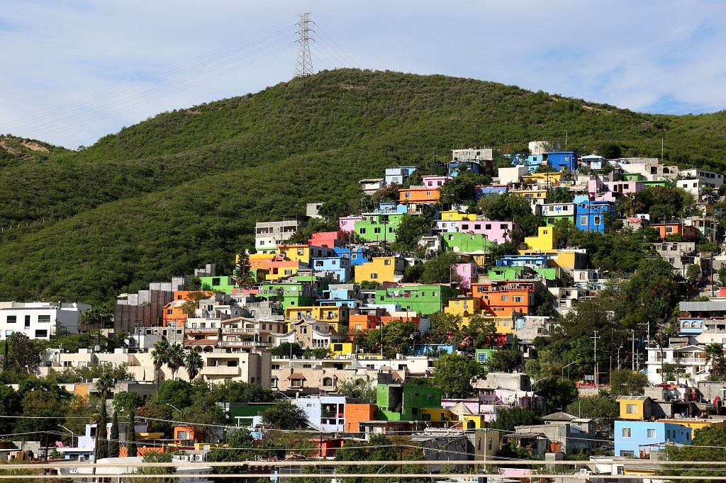 Pintan Loma Larga de esperanza