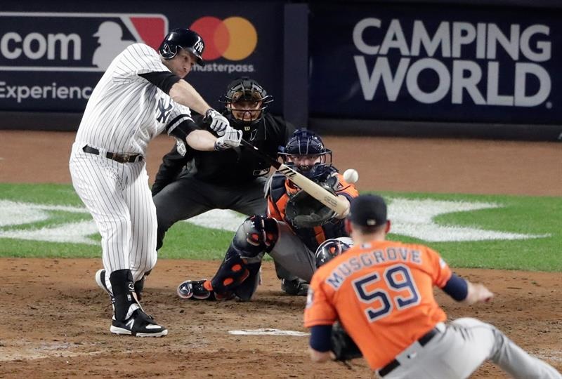Yanquis logra voltereta y empata serie 2-2 ante Astros en final de Liga Americana