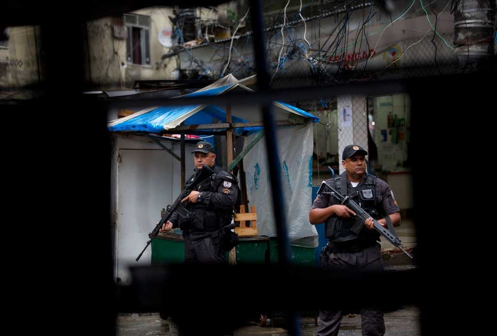 Detienen a dos militares vinculados a muerte de turista en Brasil