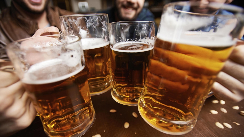 ¿Cuánta cerveza consumen los mexicanos al mes?