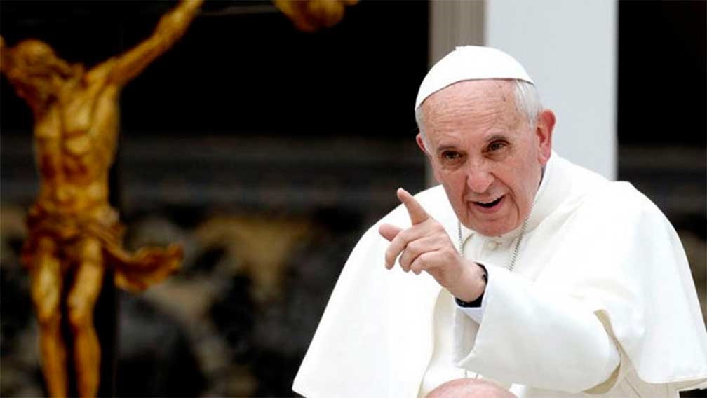Reprocha papa Francisco el uso de celulares en misa; ¡Es una cosa fea!