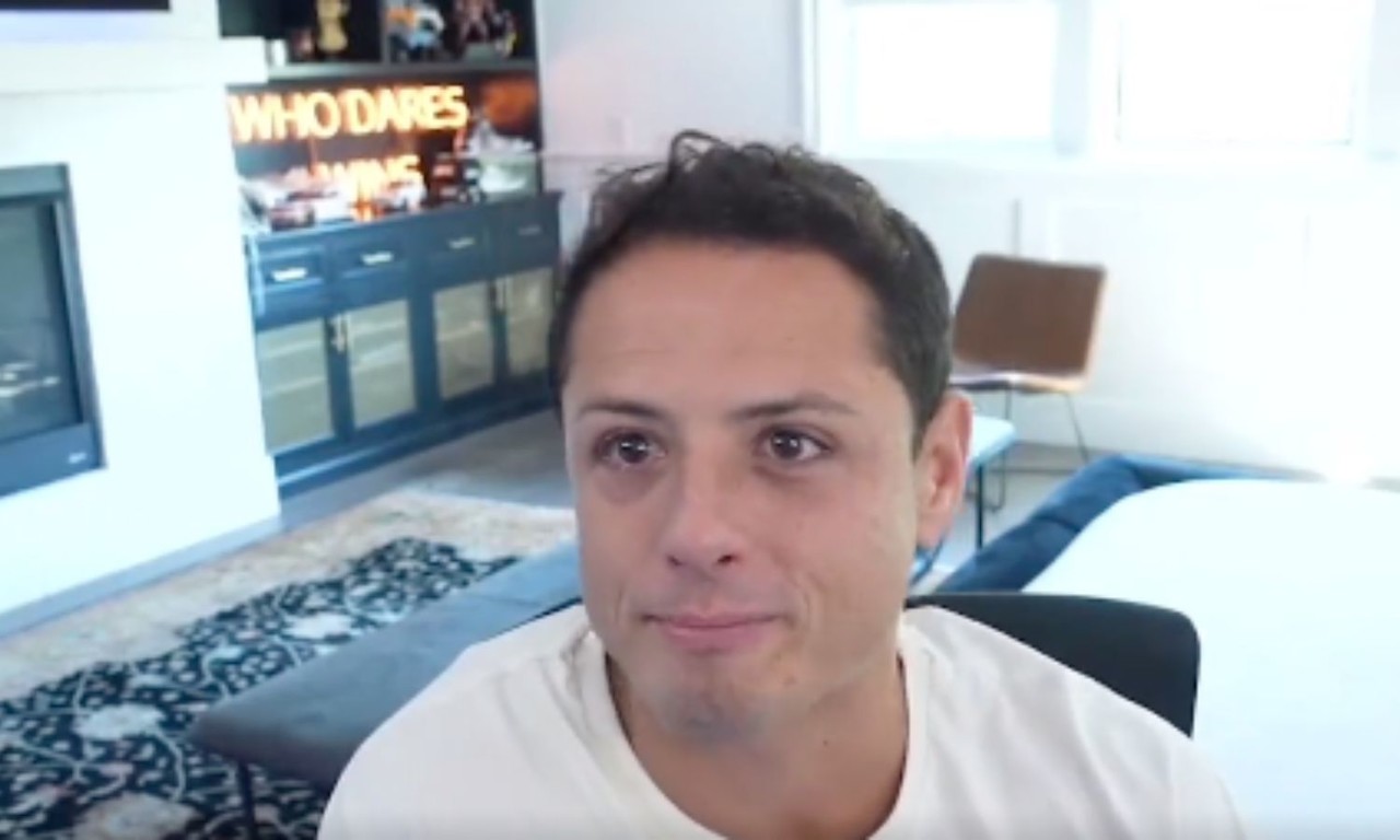 'Chicharito' rompe en llanto tras conocer a Ibai Llanos