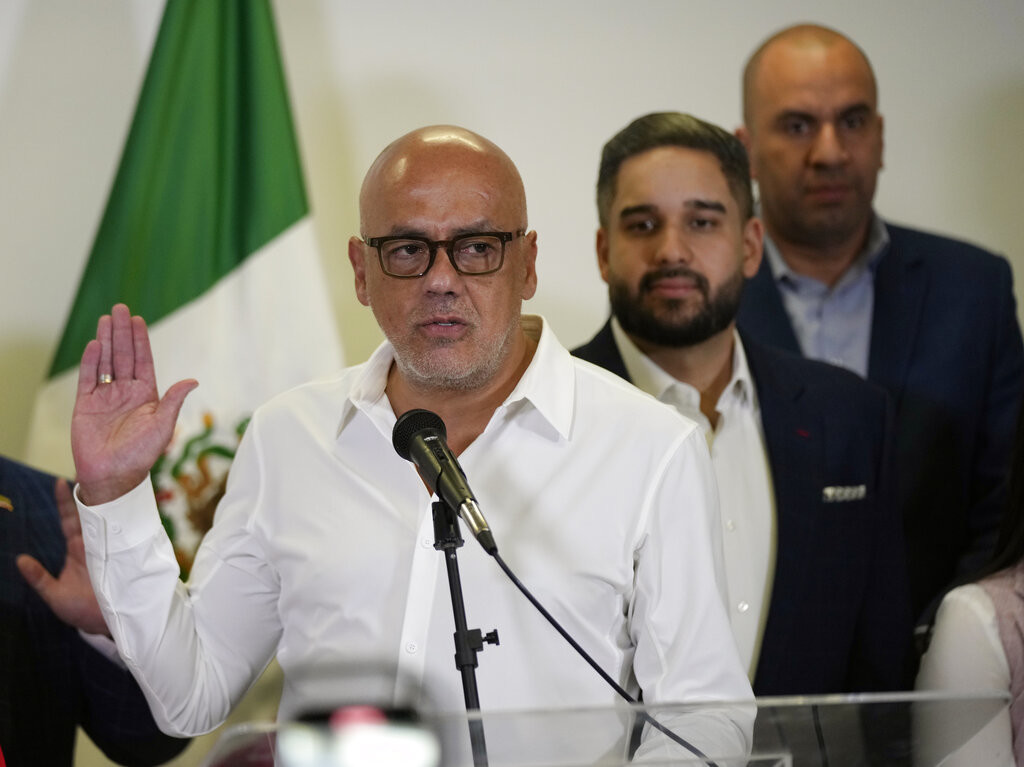 Reanudan diálogos gobierno y oposición venezolana en México