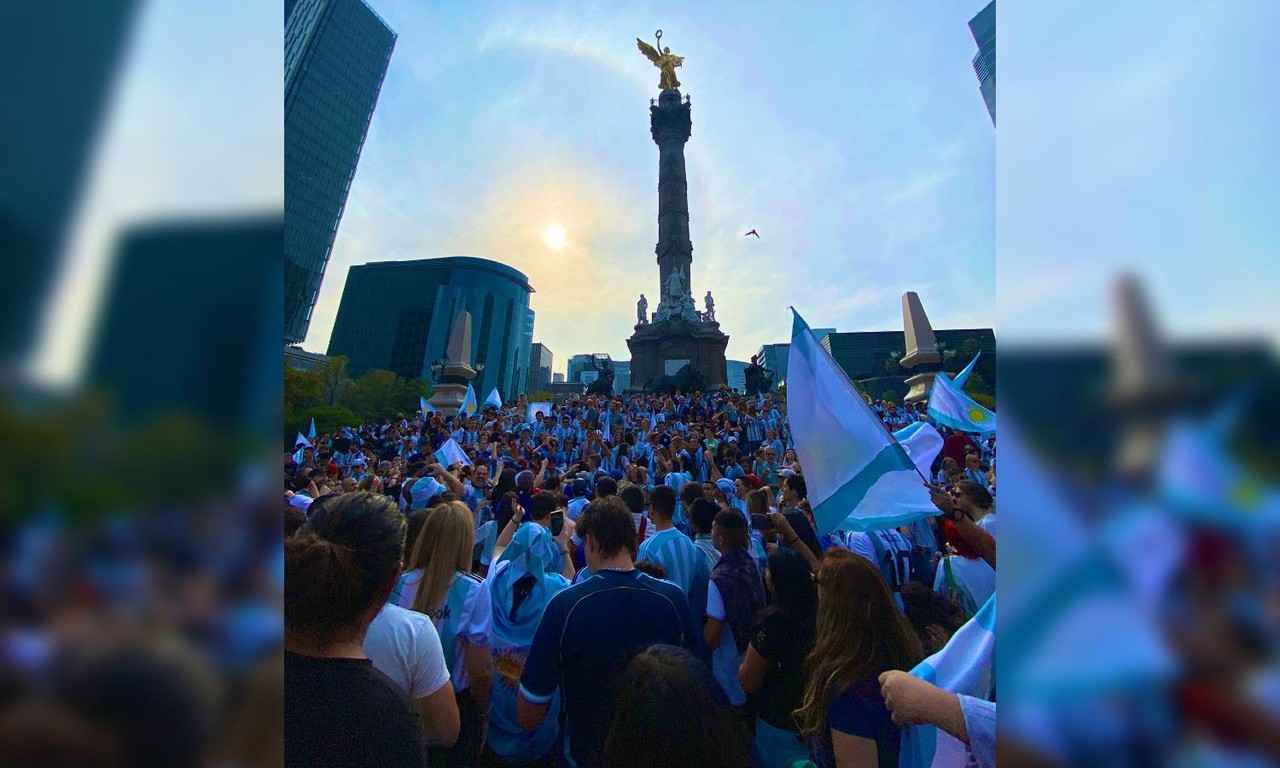Y argentinos festejan hasta en ¡Ángel de la Independencia!