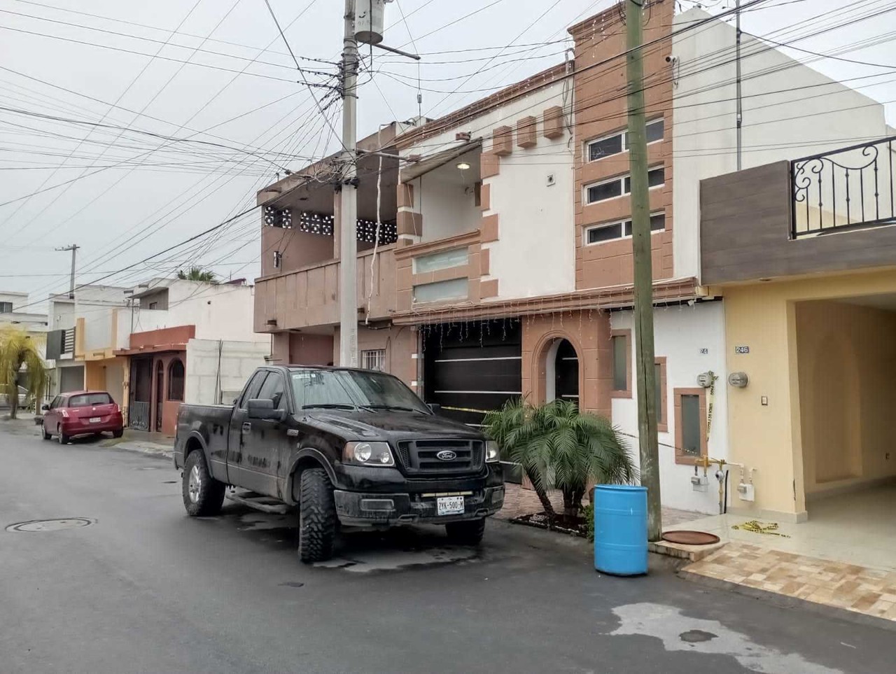 Imponen arraigo domiciliario a joven que mató a su padre