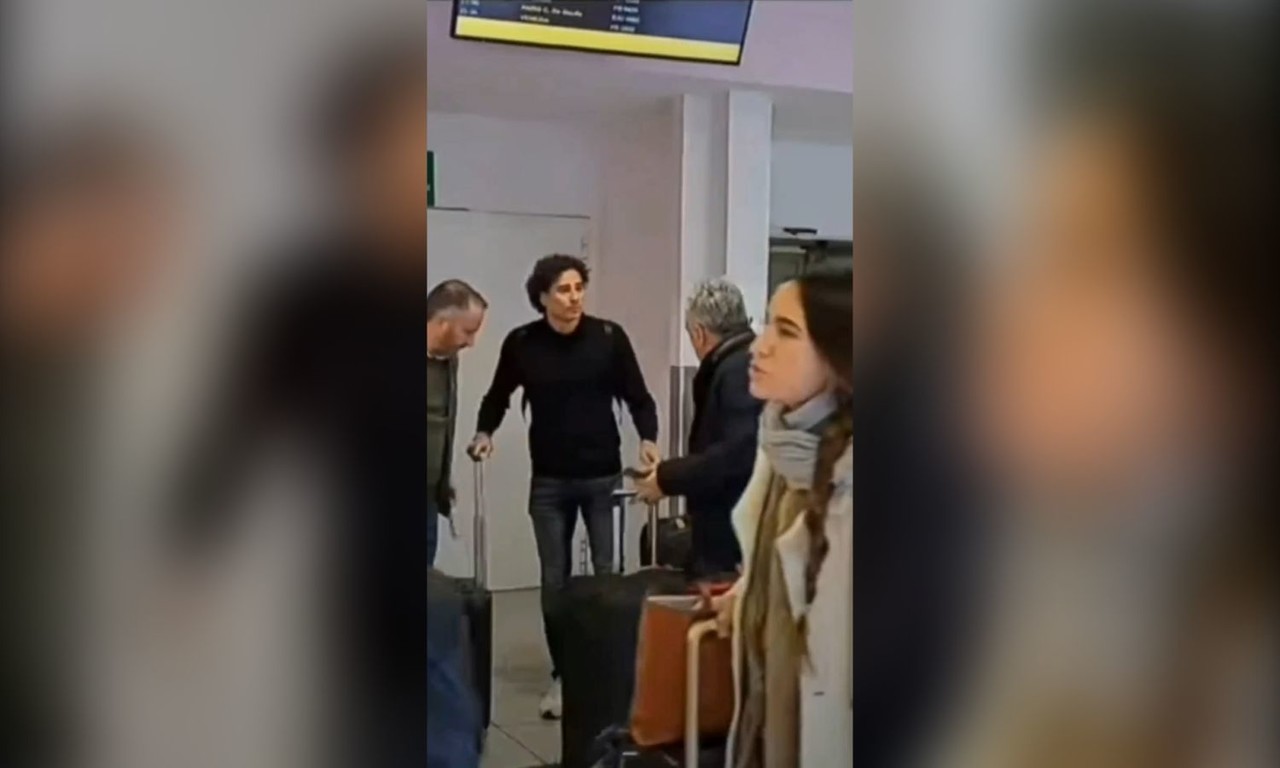 Llega 'Memo' Ochoa a Italia para firmar con el Salernitana