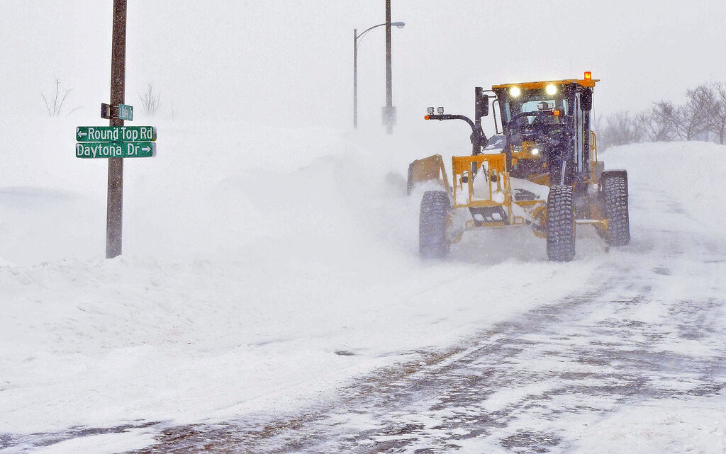 Nevadas en Estados Unidos dejan sin luz a miles de personas