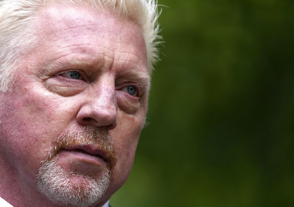 Sale de prisión Boris Becker, regresa a Alemania