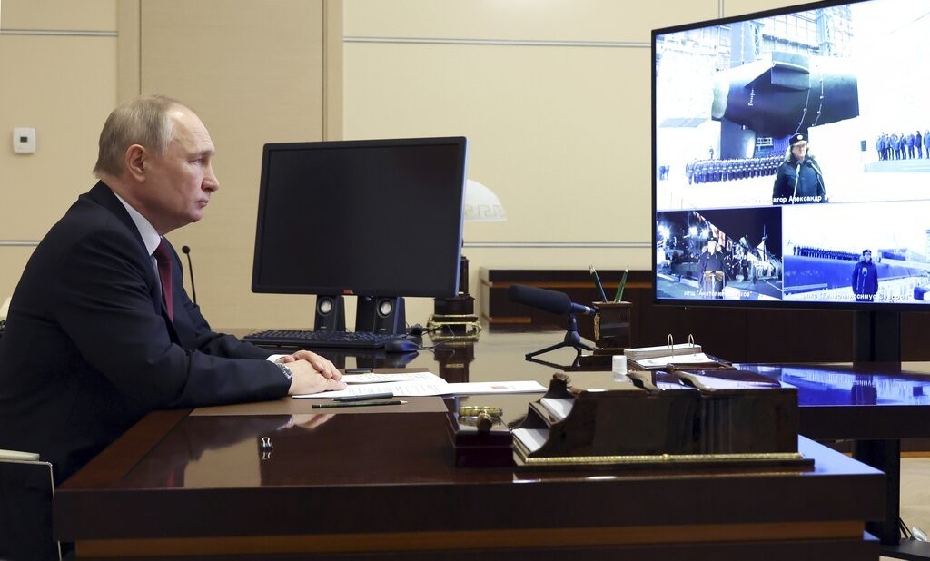 Supervisa Putin lanzamiento de nuevos buques de guerra
