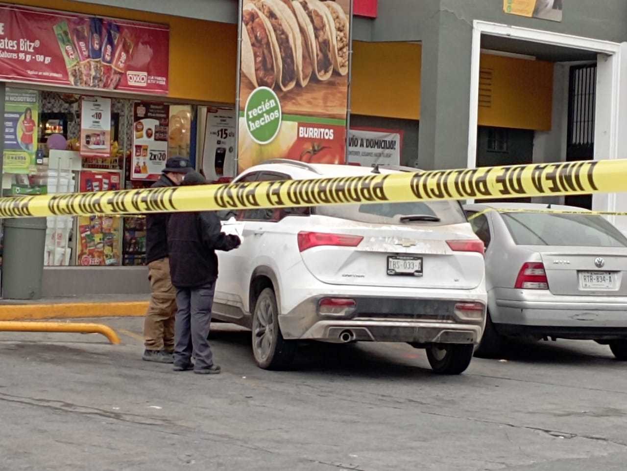 Secuestran a hombre frente a tienda de autoservicio