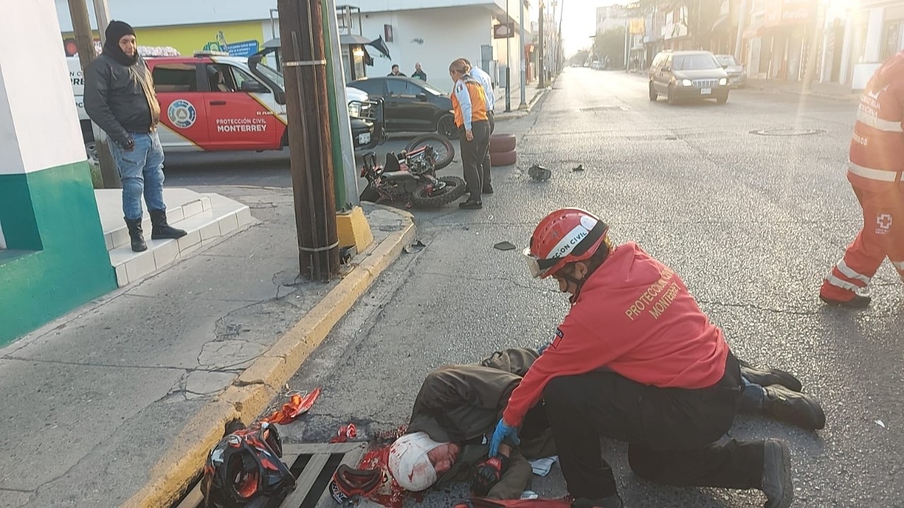 Repartidor queda lesionado tras impactar contra camioneta