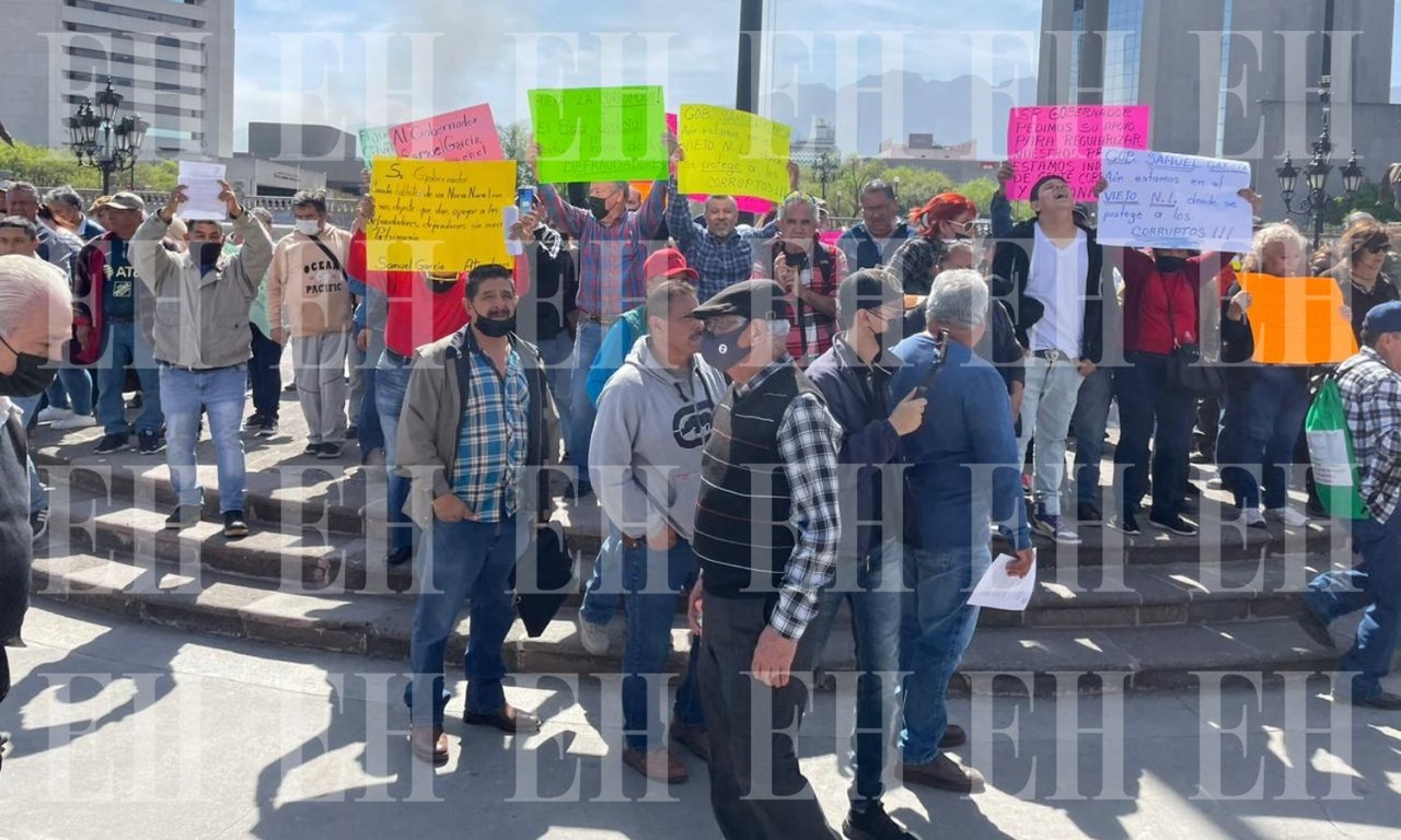 Contingente de vecinos de Juárez bloquea Avenida Zaragoza