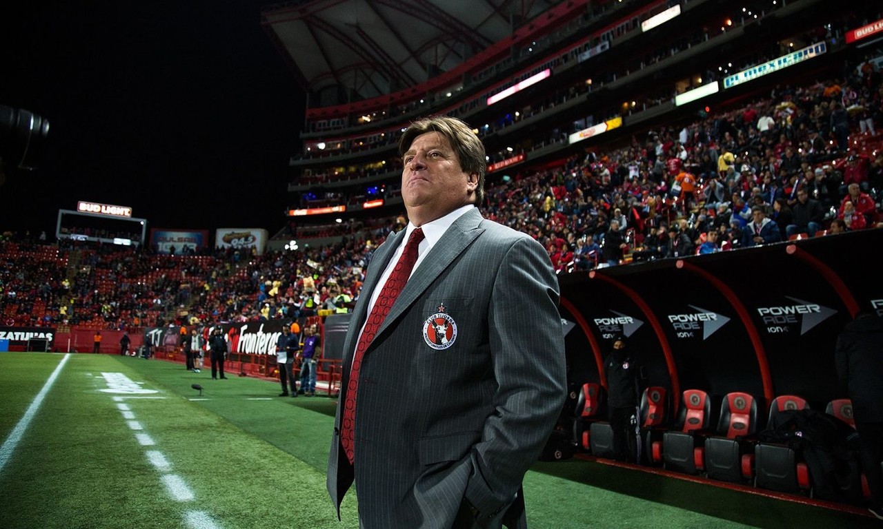 Presentan a Miguel Herrera como nuevo DT de Xolos