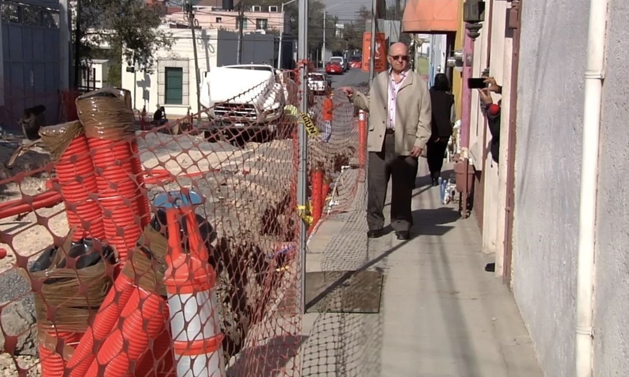 'Truenan' vecinos por obras en Casco de San Pedro
