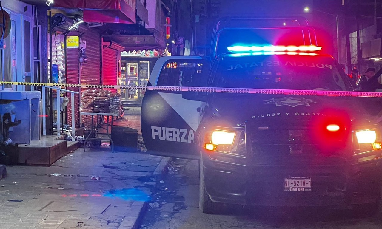 Balean a joven frente a iglesia en el Centro de Monterrey