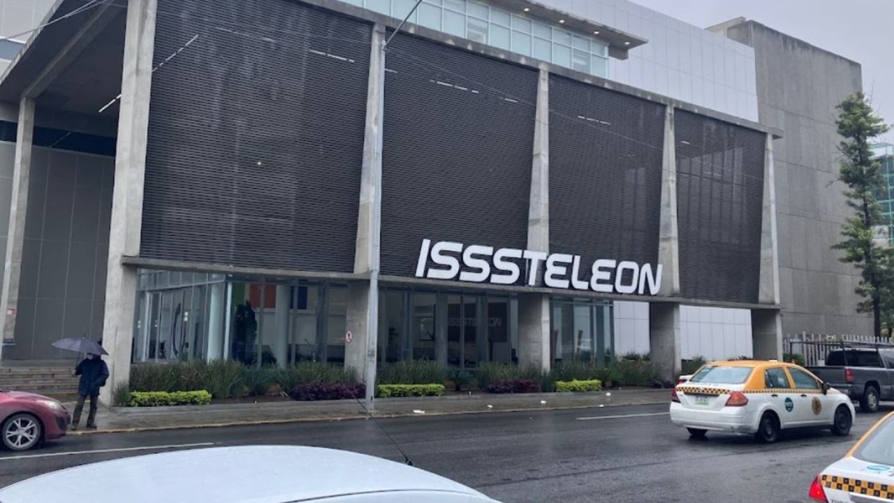 Concede juez de distrito amparo a director de Isssteleon