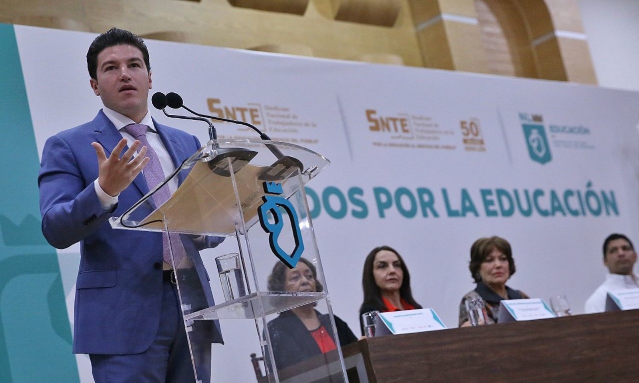 Promete Samuel mejorar sueldos de maestros de Sección 50