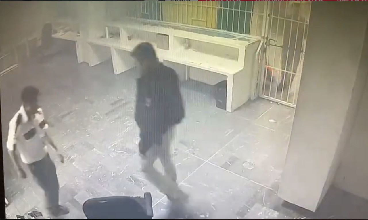 Revelan video de incendio en el INM; ¿abandonan a migrantes?
