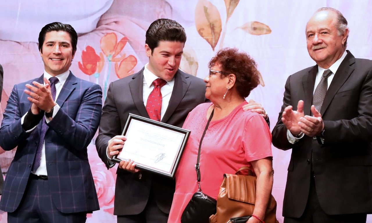 Festeja Samuel a madres trabajadoras de Nuevo León