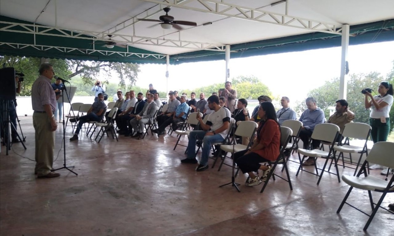 'Truenan' pilotos contra Agencia Federal de Aviación Civil