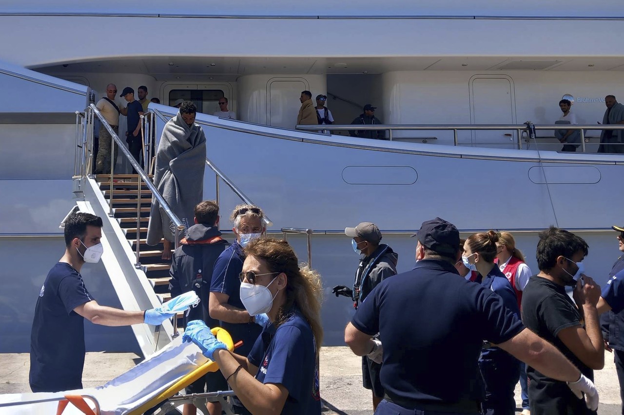 Mueren 79 personas tras naufragio de migrantes en Grecia