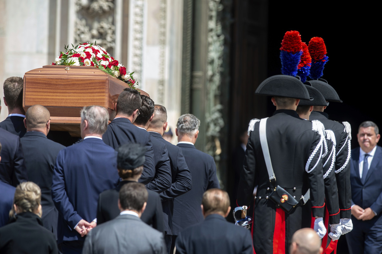 Declaran luto nacional por muerte de ministro Berlusconi en Italia