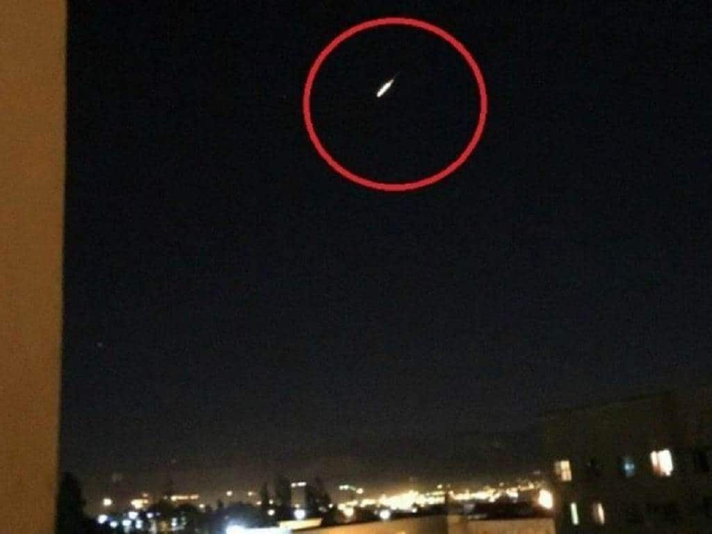 Se desintegra bólido en cielo ruso