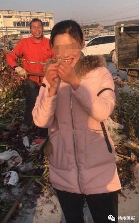 Tira a la basura, por error, anillo de US$16,000 y trabajadores de limpieza se lo devuelven