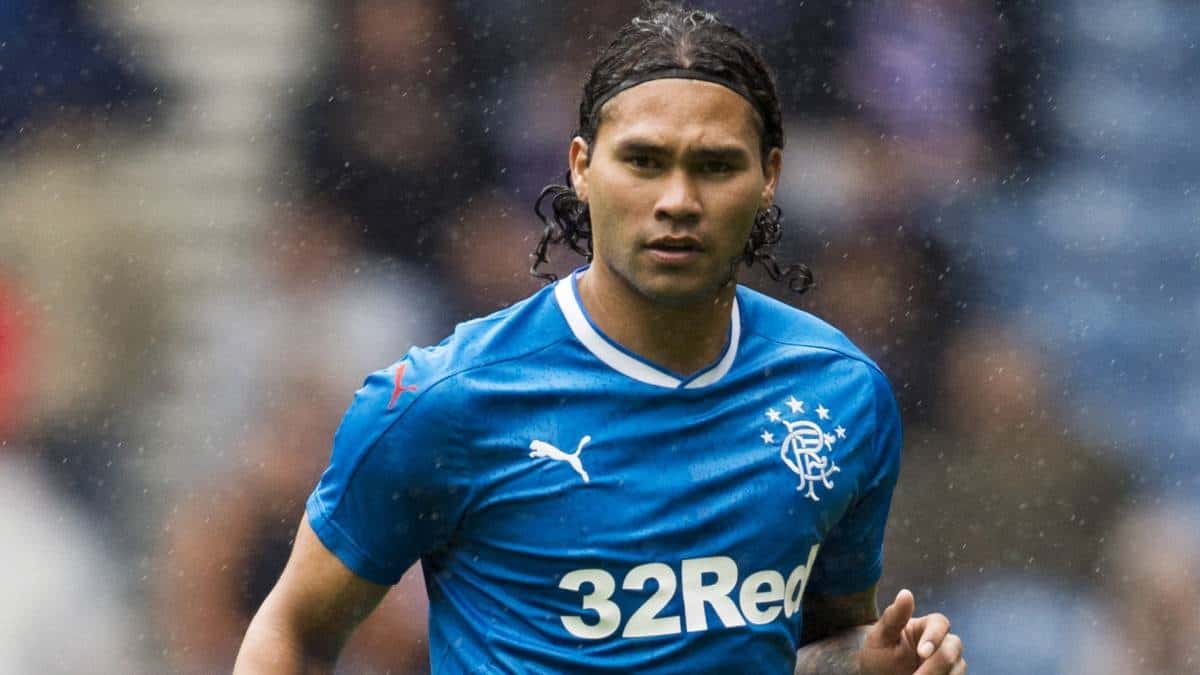 Abren la puerta al Gullit Peña para salir del Rangers