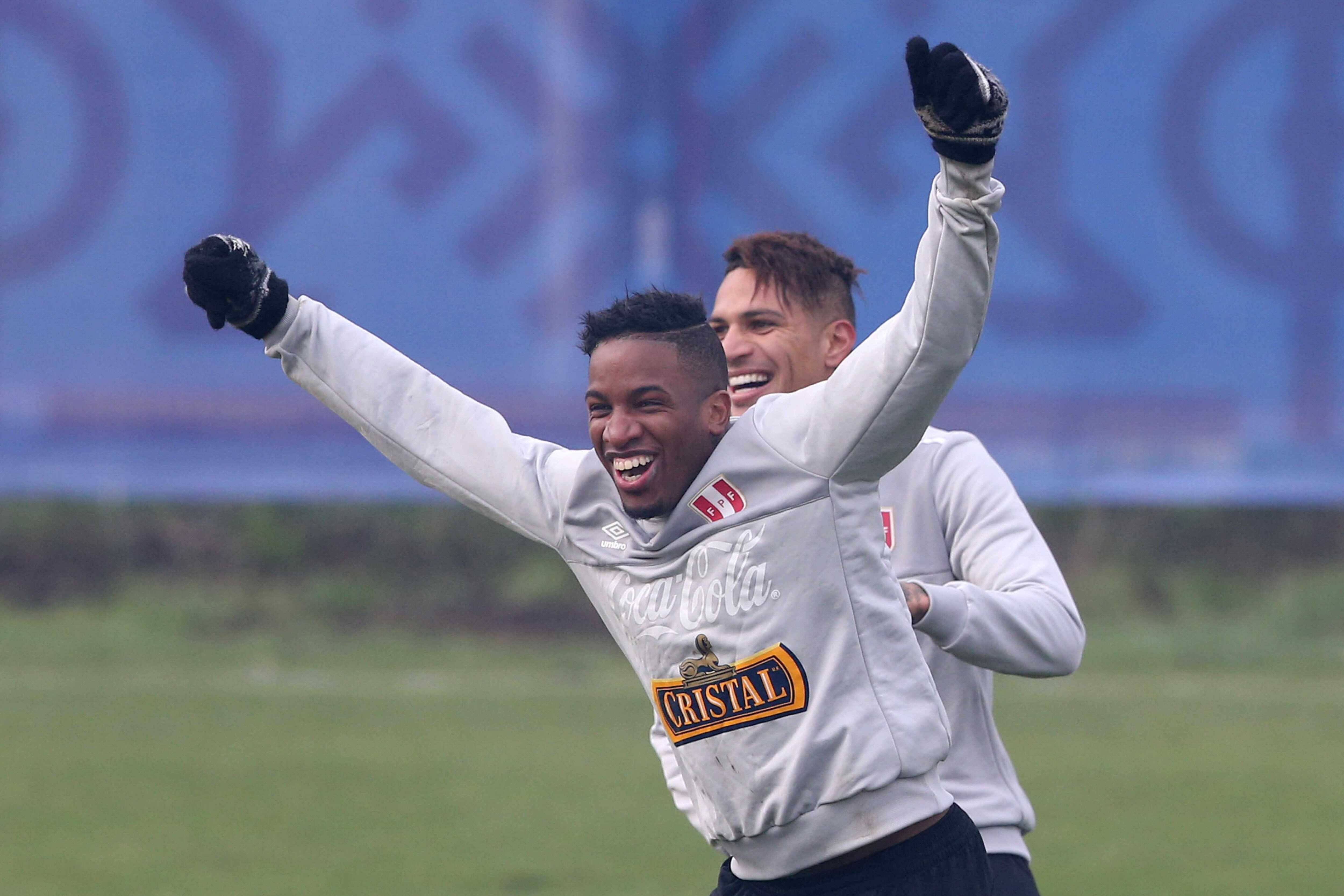 Paolo Guerrero y Jefferson Farfán, ¿padrinos de los bebés de Año Nuevo en Perú?