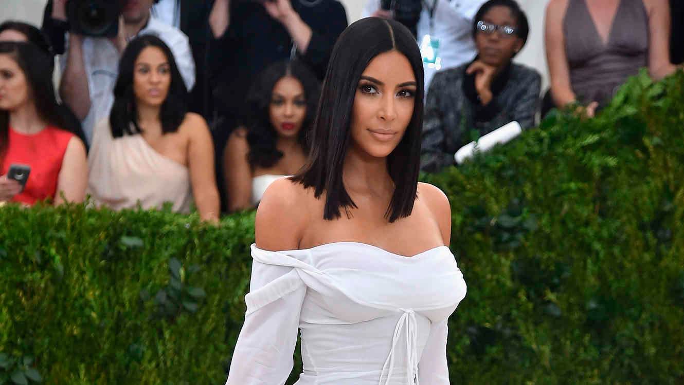 Kim Kardashian vuelve a prender las redes con desnudo en la cama
