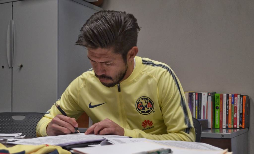 Peralta firma permanencia con el América hasta 2020