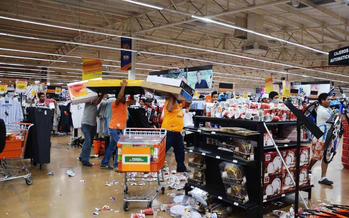 Trasladan a 69 detenidos por saqueos a los penales del Estado de México