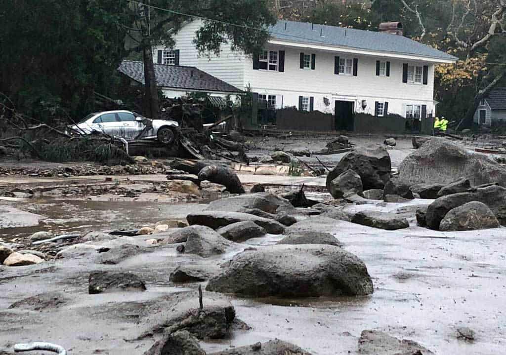 Al menos 5 muertos por aludes de lodo en California