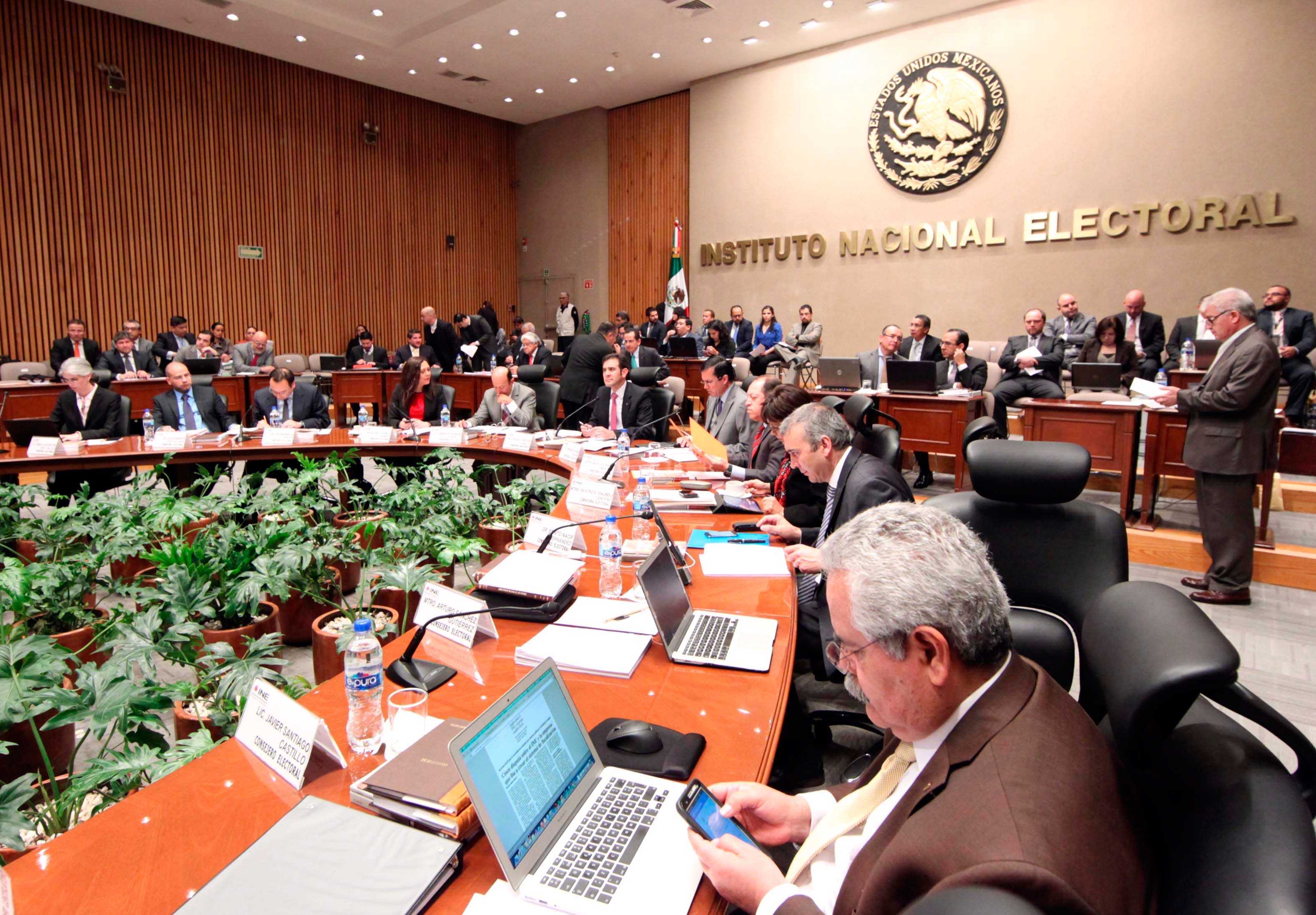 Decretan límites de aportaciones privadas a partidos políticos