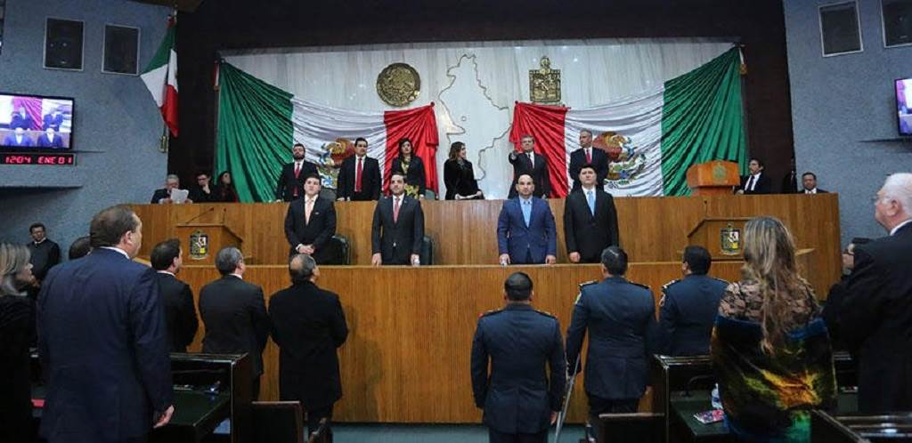 Interponen denuncia contra Congreso; tachan de ilegal licencia al Bronco