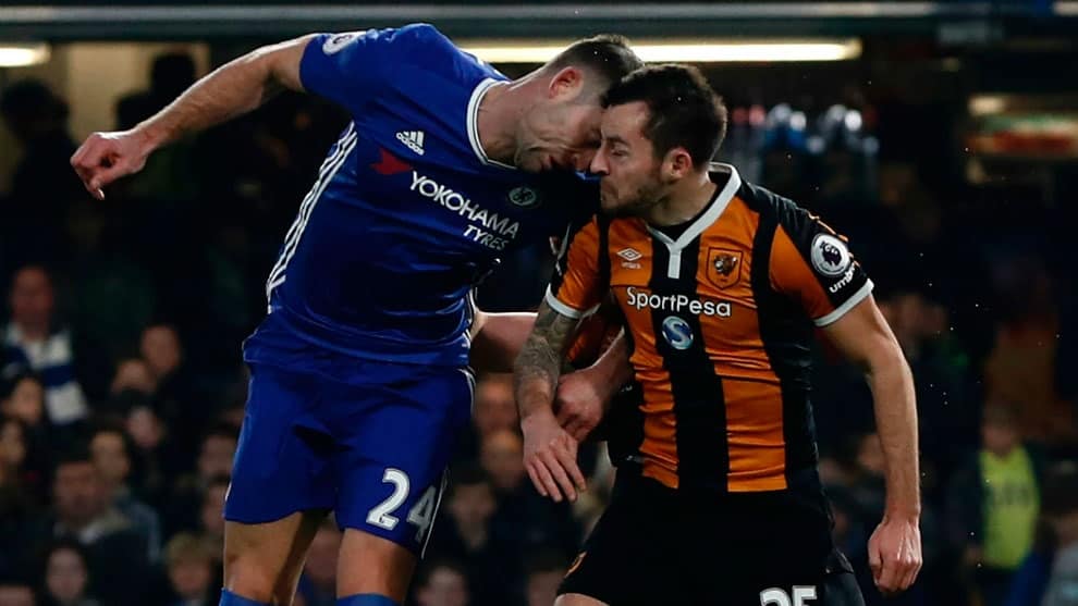 La impactante cicatriz de Ryan Mason que sufrió una fractura de cráneo hace un año