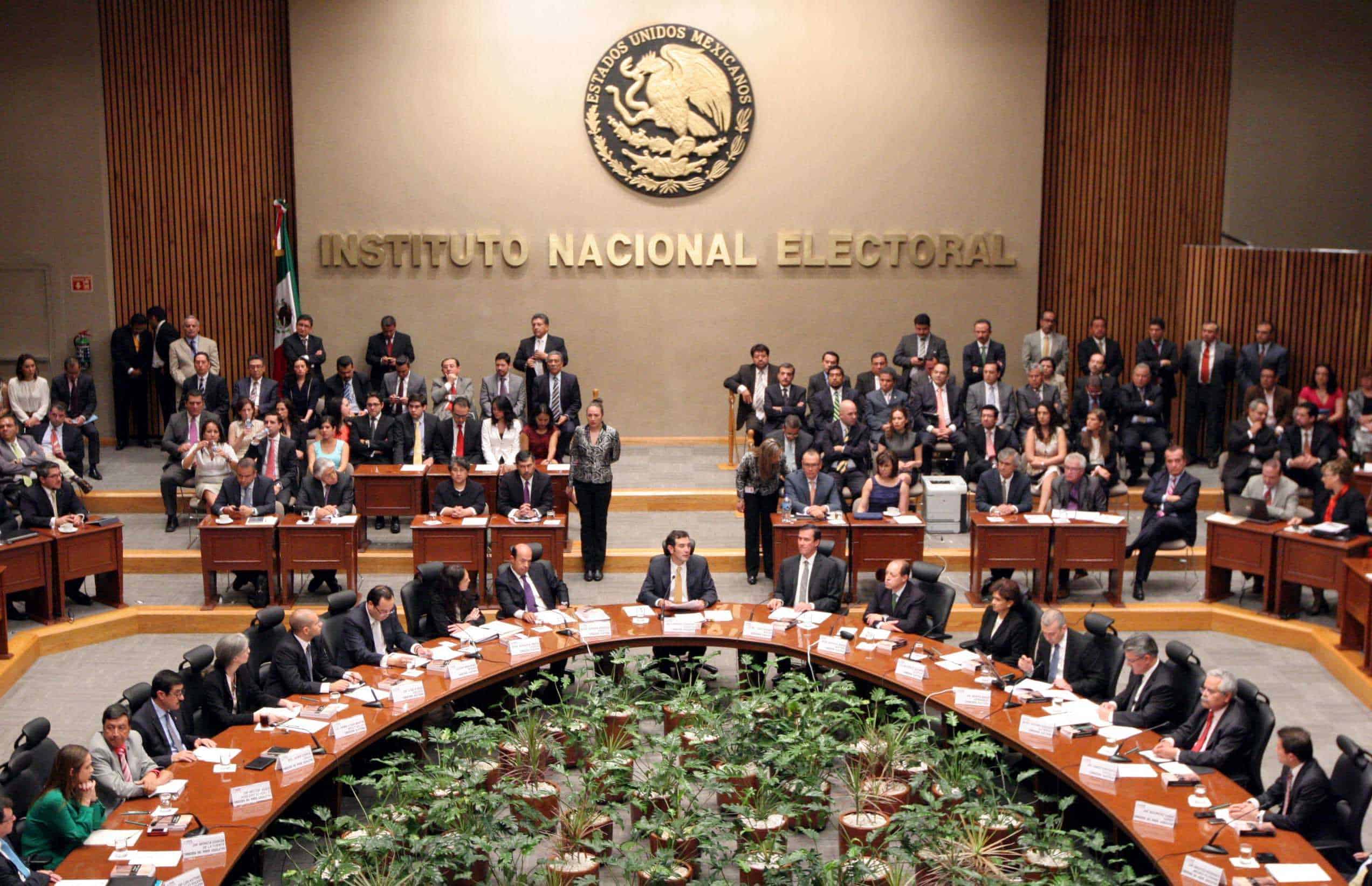 INE desecha queja del PRI por spots de Morena
