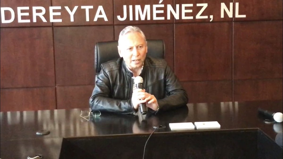 Dimite a reelección en medio de polémica