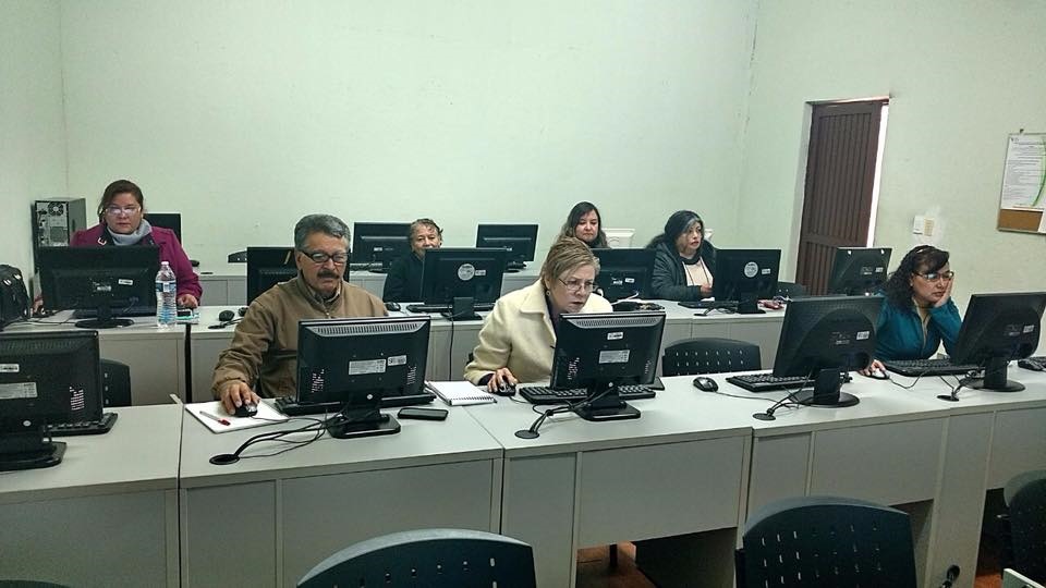 Capacitan a maestros y administrativos en cultura digital