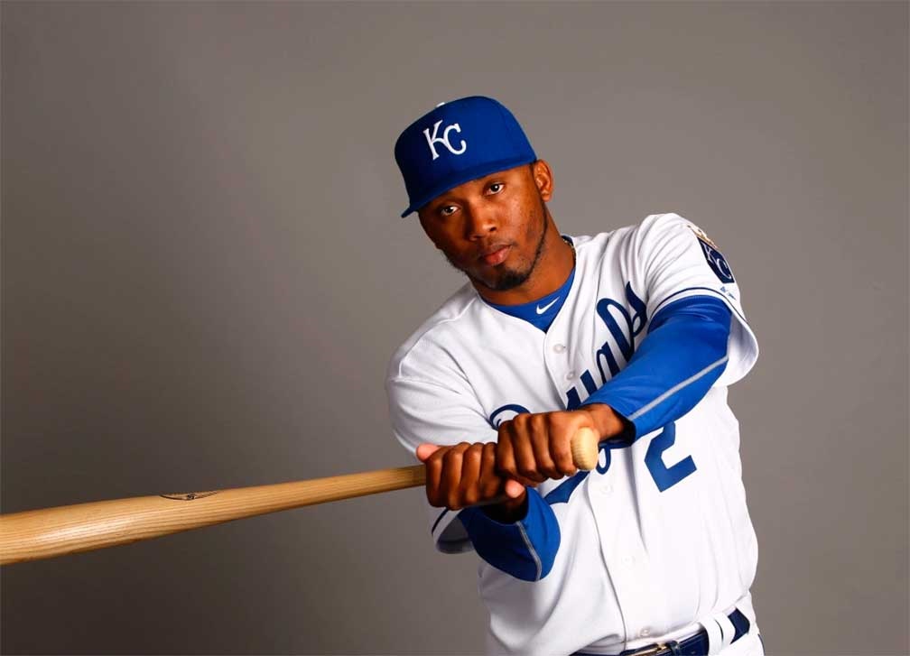 Escobar regresa con Royals por 2,5 millones