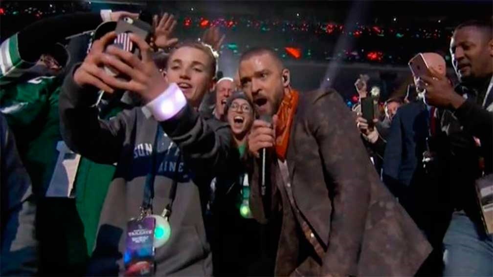 Joven obtiene beneficios tras selfie con Timberlake