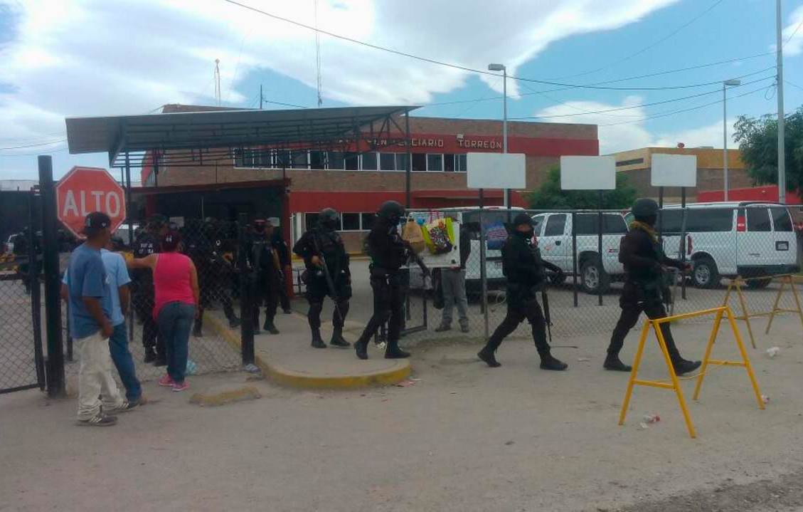 Destituyen a director de penal de Torreón por amagar con un arma