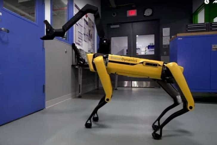 Diseñan perro robot que puede abrir puertas