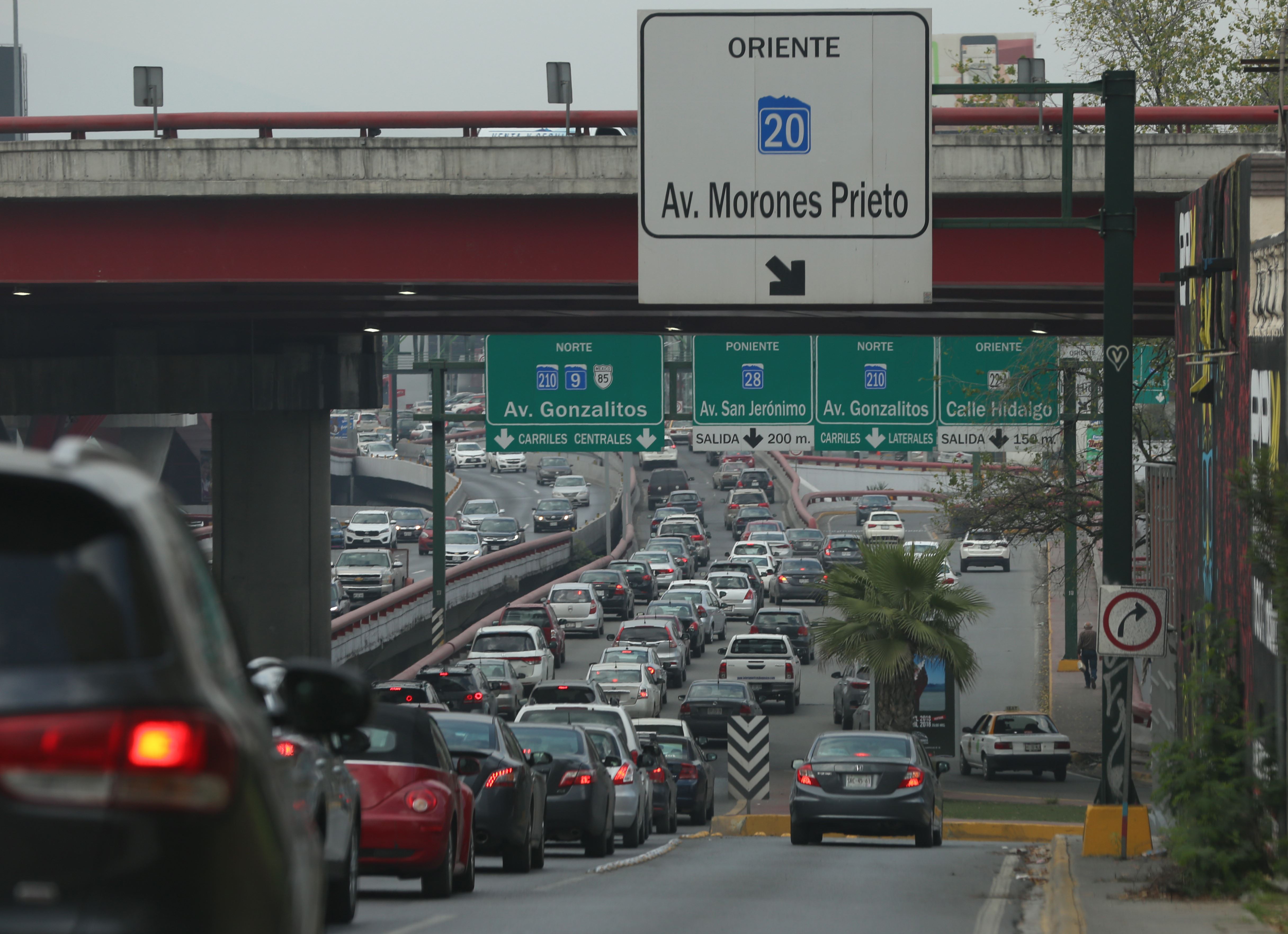 Olvidan autoridades plan vial; avenidas se saturan por falta de rutas alternativas
